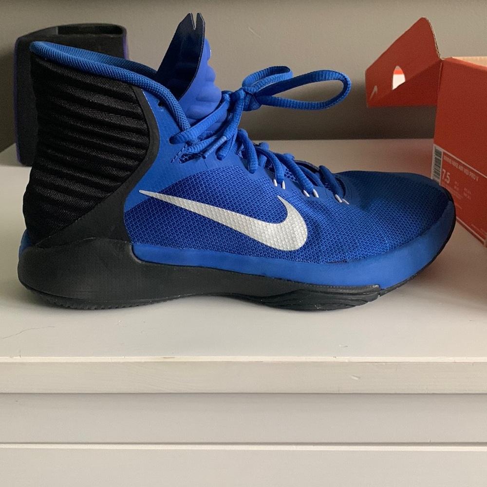 Womens NIKE basketball shoes